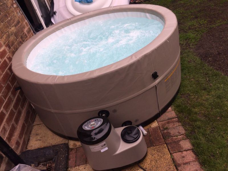 Canadian Spa Swift Current 5/6 Person Portable Jacuzzi Hot Tub. for