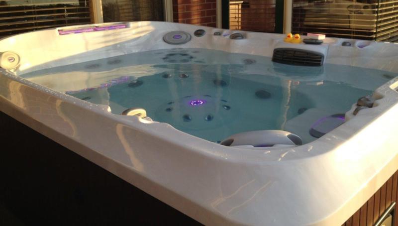 Jacuzzi J-495 Luxury Hot Tub/spa - 8-9 Person - Perfect Working ...