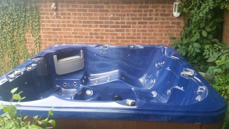 balboa-hot-tub-jacuzzi-with-steps-and-insulated-cover-for-sale-from