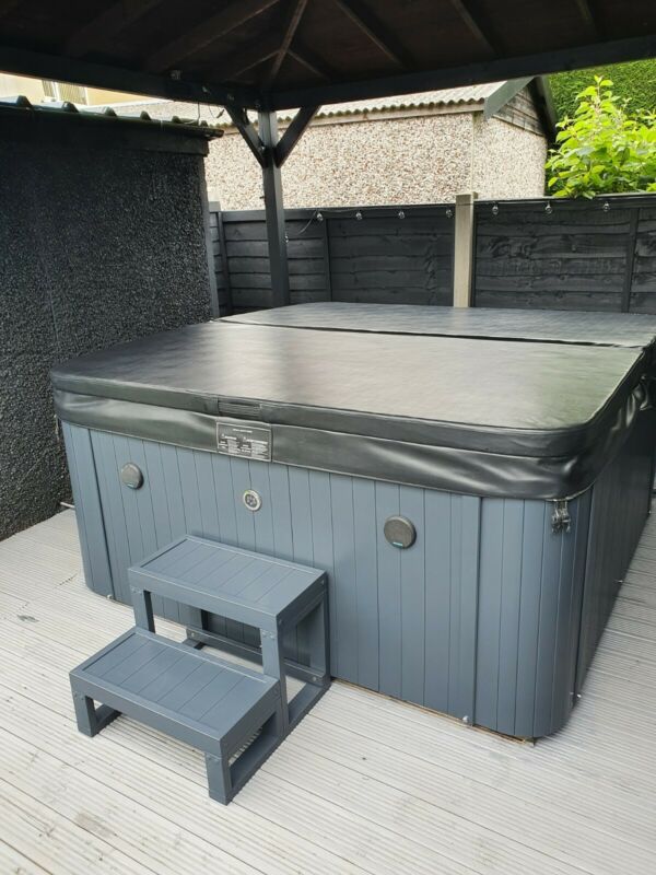 6 Seater Hot Tub for sale from United Kingdom