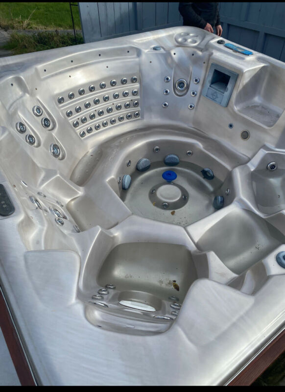 Sunbelt Spas Hot Tub For Sale From United Kingdom