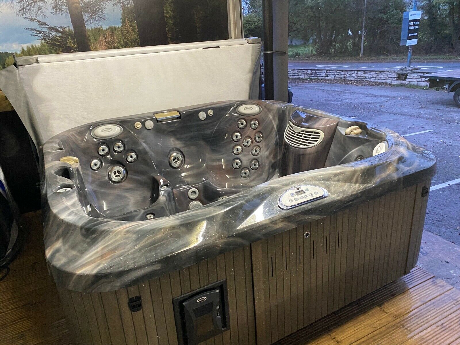 Jacuzzi J335 Used Hot Tub for sale from United States