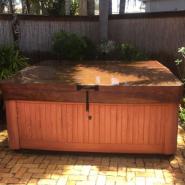 older leisure bay hot tub for 2 green